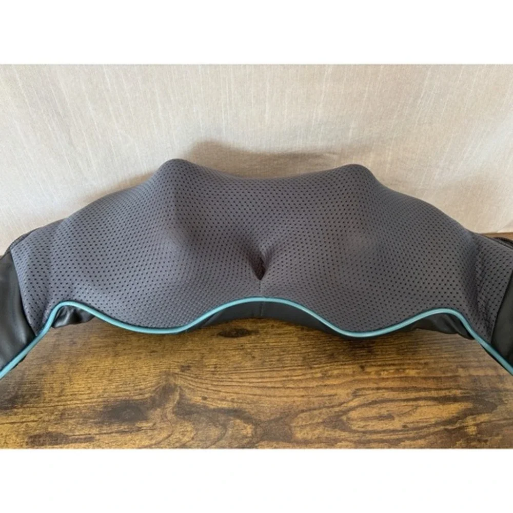 Mo Cuishle Shiatsu Neck & Shoulder Massager Heat‎ Deep Kneading